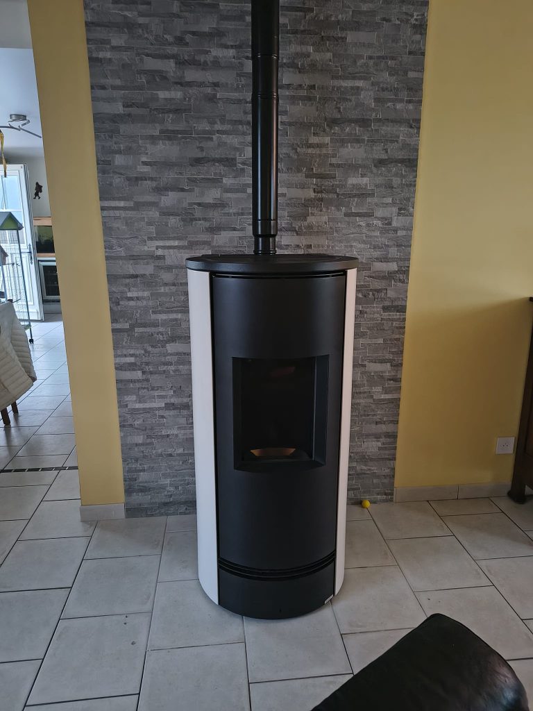 Installation d'un poêle à granulés P930T SV Blanc